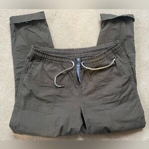 Vuori Straight Leg Pants in Olive Green